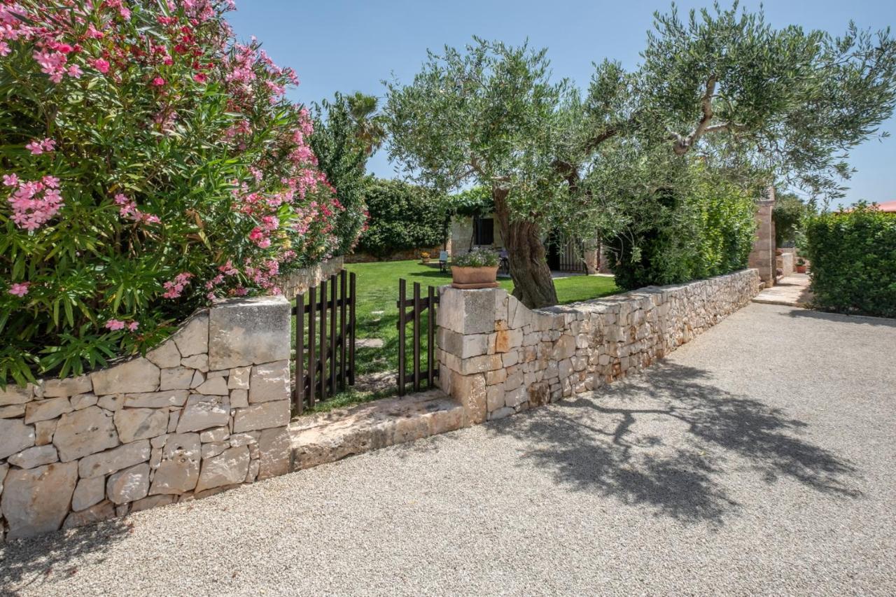 Trulli Oasi Fiorita - Exclusive Apulian Holidays Villa Castellana Grotte Exterior photo